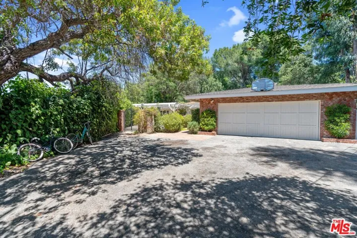 4000 Sapphire Drive, Encino, California 91436