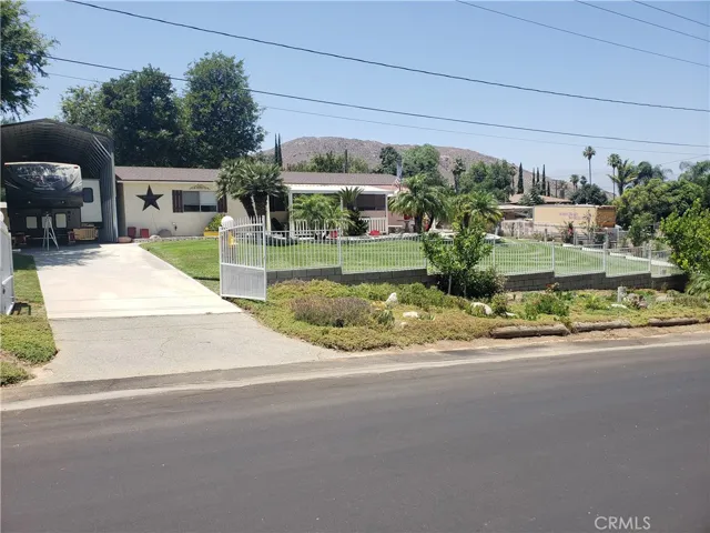 1379 Castellano Road, Riverside, California 92509