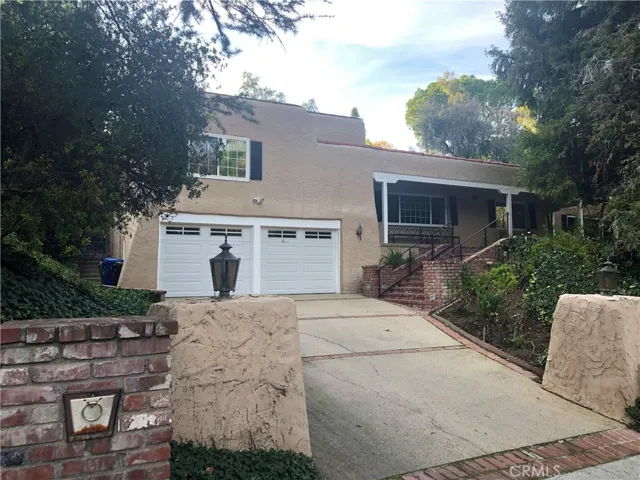 4931 Queen Victoria Road, Woodland Hills, California 91364
