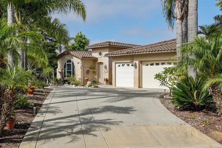 622 Sun Cir, Vista, California 92081