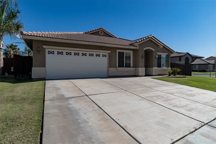 372 Countryside Dr, El Centro, California 92243