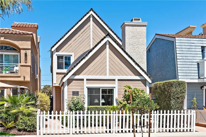 523 10th Street, Huntington Beach, California 92648
