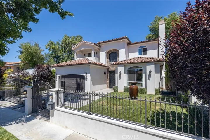 5010 Doman Avenue, Tarzana, California 91356
