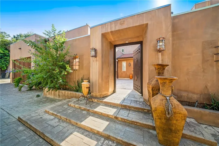 5705 Shirley Avenue, Tarzana, California 91356