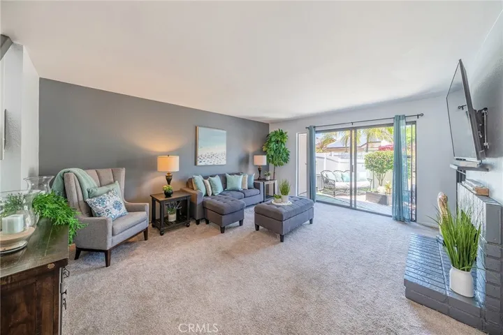 916 Hyde Court, Costa Mesa, California 92626