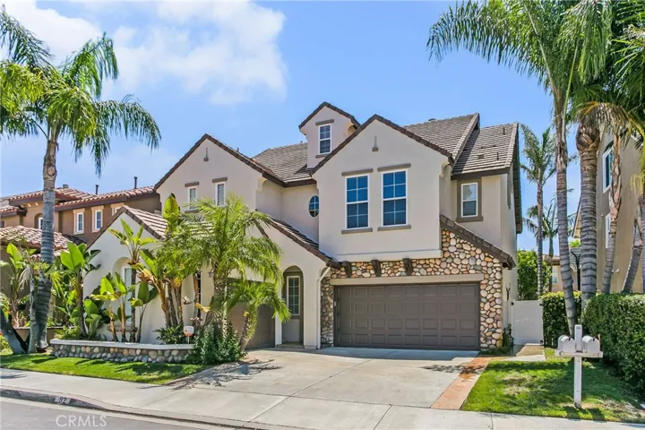 Three story tropical beauty!!