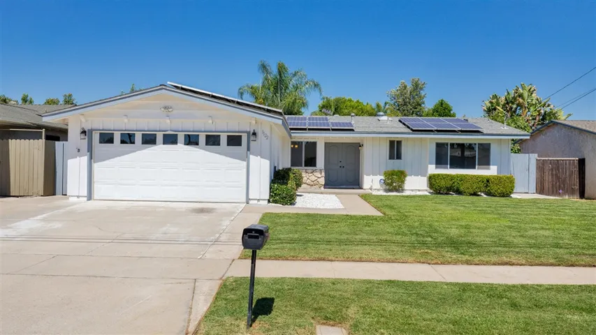 1122 N Ivy St, Escondido, California 92026