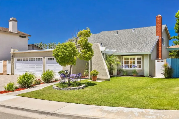 6581 Rennrick Circle, Huntington Beach, California 92647