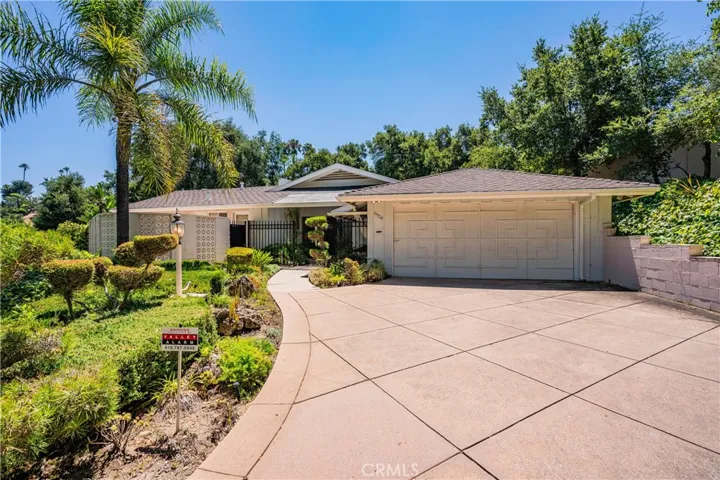 15928 Meadowcrest Road, Sherman Oaks, California 91403
