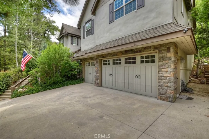 142 Brentwood Drive, Lake Arrowhead, California 92352