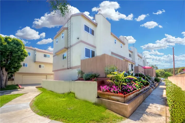 9517 Beach Street E, Bellflower, California 90706
