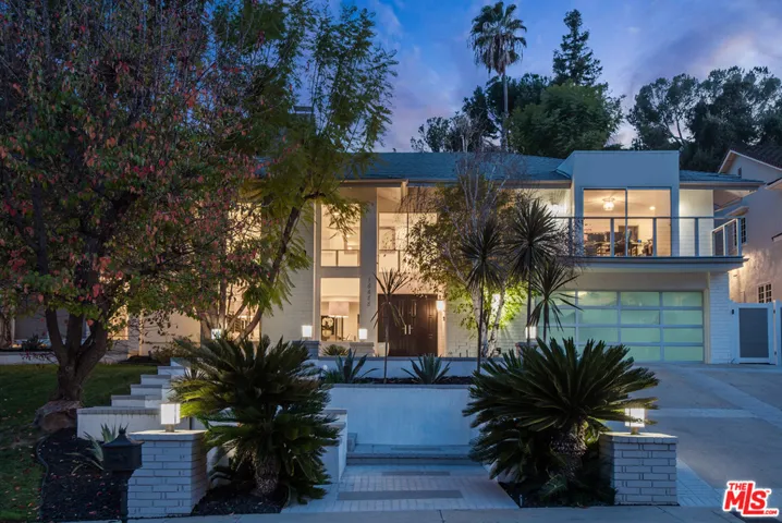 16688 Ashley Oaks, Encino, California 91436