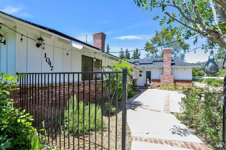 1047 Ora Avo Dr, Vista, California 92084