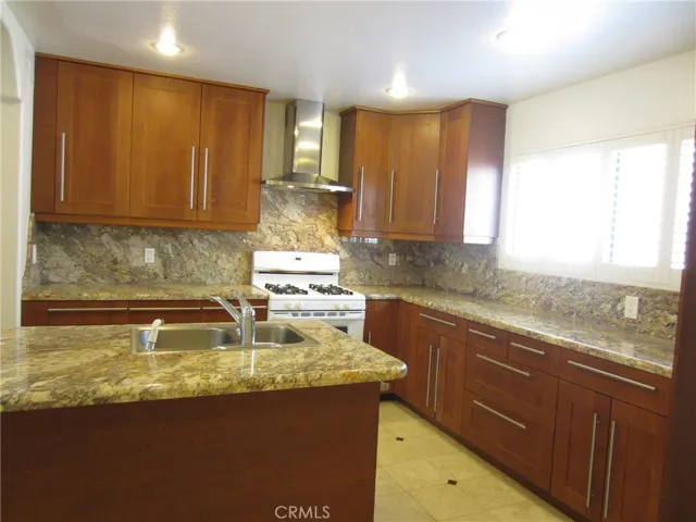 15153 Magnolia Boulevard E, Sherman Oaks, California 91403
