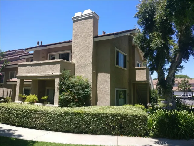 180 Greenmoor, Irvine, California 92614