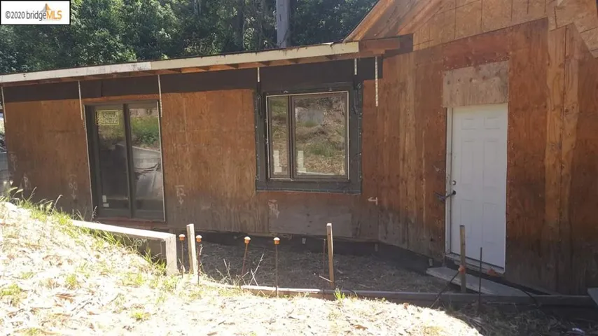 7087 Skyline Blvd, Oakland, California 94611