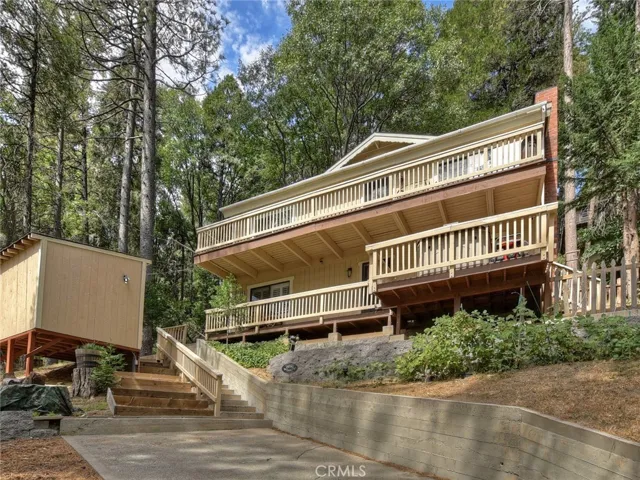 1038 Lausanne Drive, Crestline, California 92325