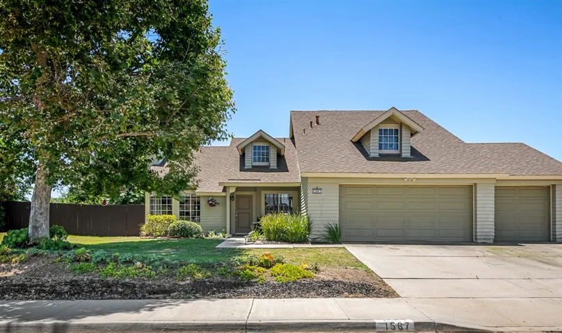 1567 Mission Meadows Dr, Oceanside, California 92057