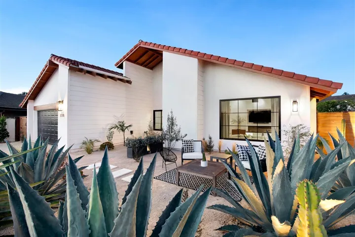 7318 Lily Pl, Carlsbad, California 92011