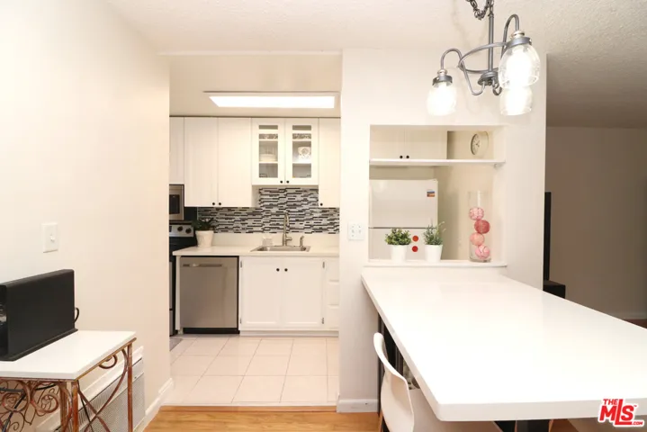 4255 W 5th Street 104, Los Angeles, California 90020