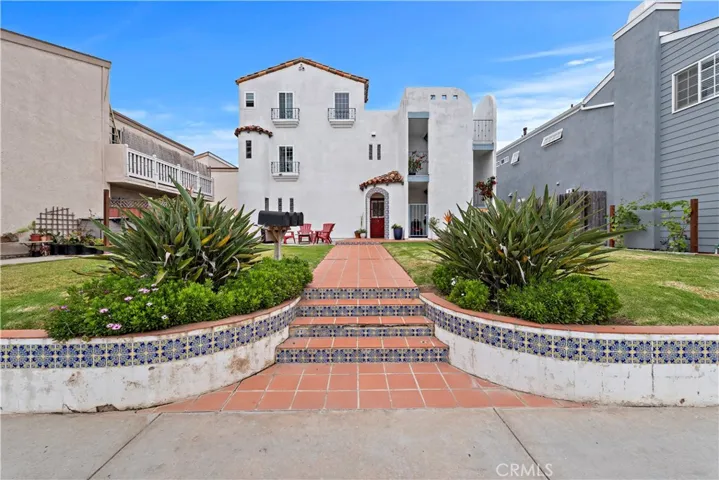 317 17th Street C, Huntington Beach, California 92648