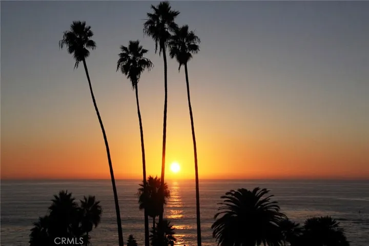 484 Cliff Drive 8, Laguna Beach, California 92651