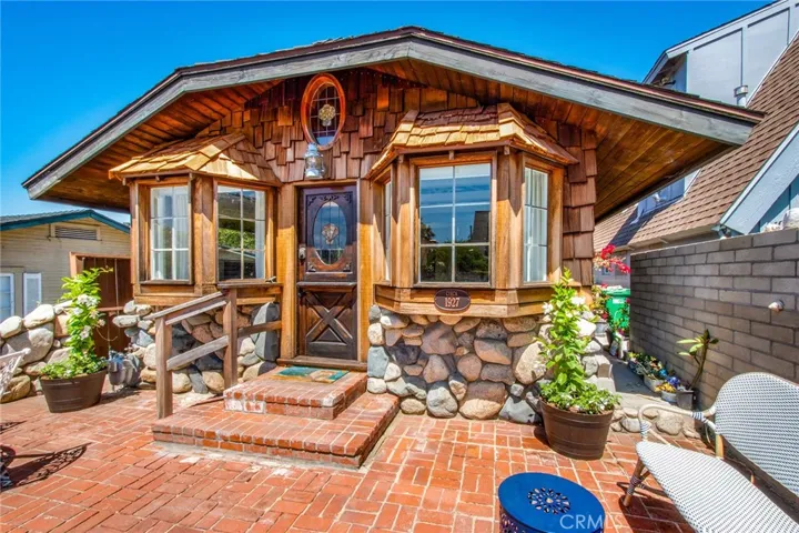 358 Flora Street, Laguna Beach, California 92651
