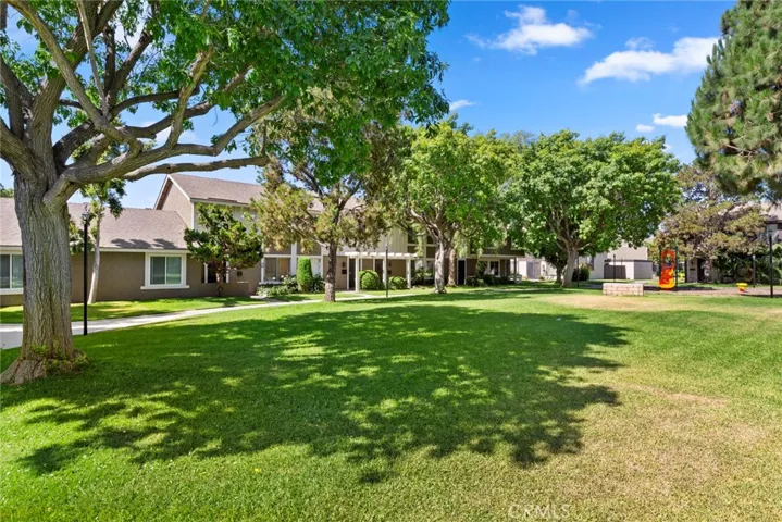 Located in Bradford Place, this single story home is perfect for first time home buyers or for those ready to downsize.