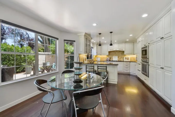 1282 Cuernavaca Circulo, Mountain View, California 94040