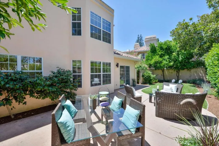 1282 Cuernavaca Circulo, Mountain View, California 94040