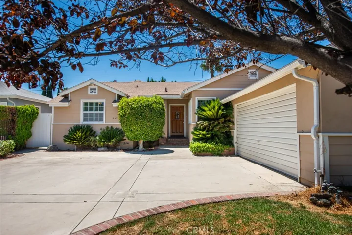 6235 Aura Avenue, Tarzana, California 91335
