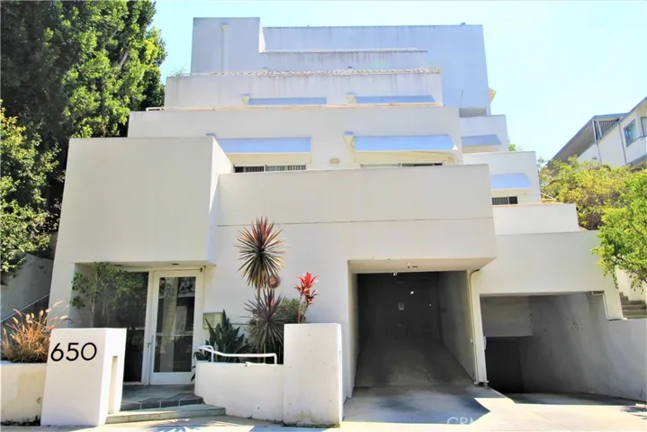 650 Kelton Avenue 203, Los Angeles, California 90024