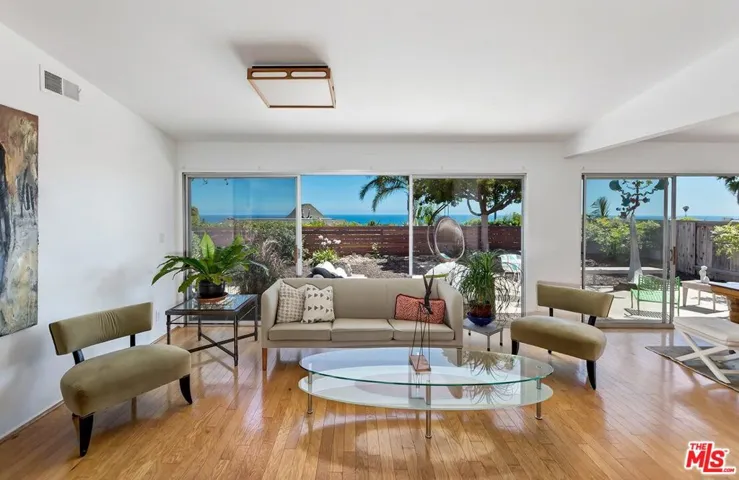 18212 Kingsport Drive, Malibu, California 90265