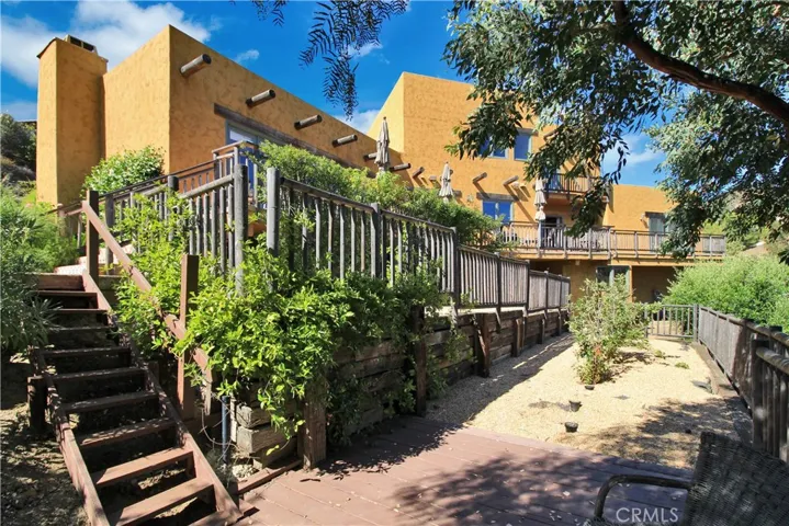 26050 Mulholland, Calabasas, California 91302