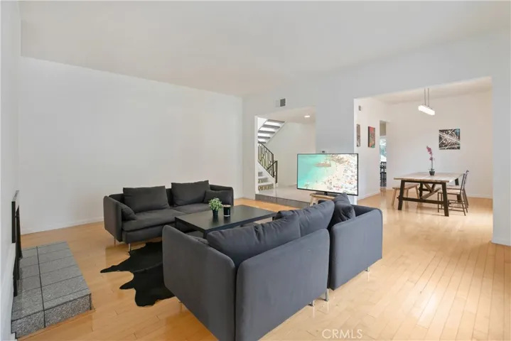 2041 Roscomare Road, Los Angeles, California 90077