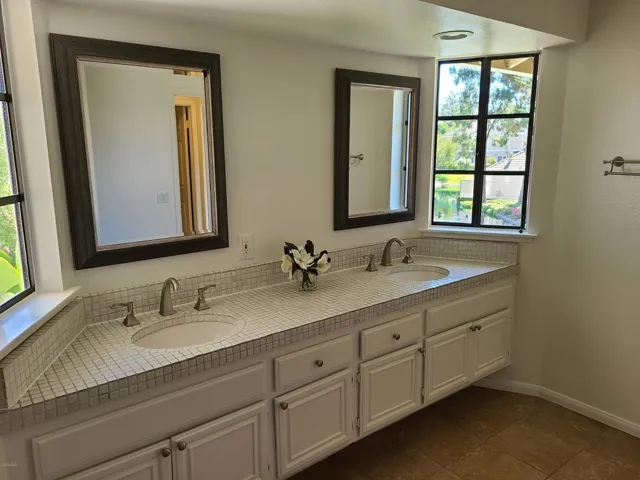 shadowbrook master bath 1
