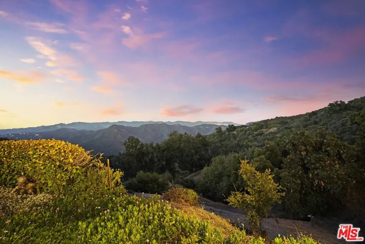 2124 Tuna Canyon Road, Topanga, California 90290