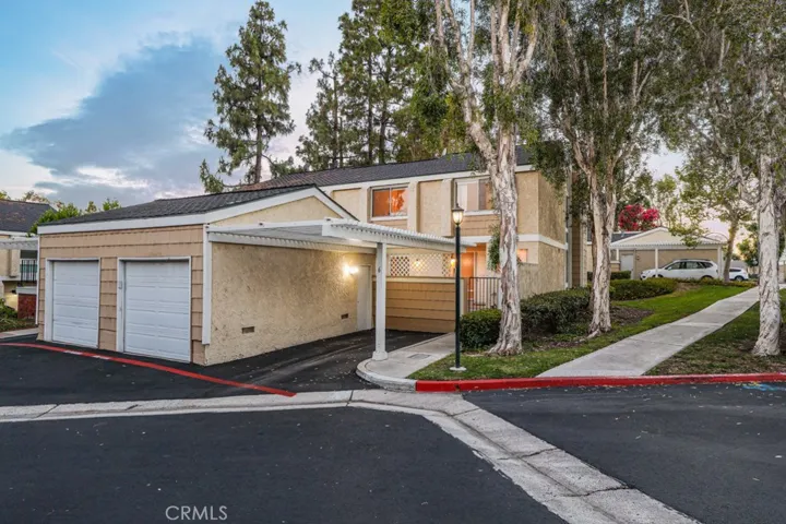 End unit with only one attached wall next to greenbelt and mature trees.