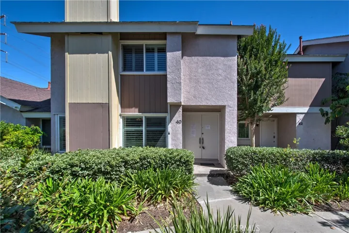 40 Goldenbush, Irvine, California 92604