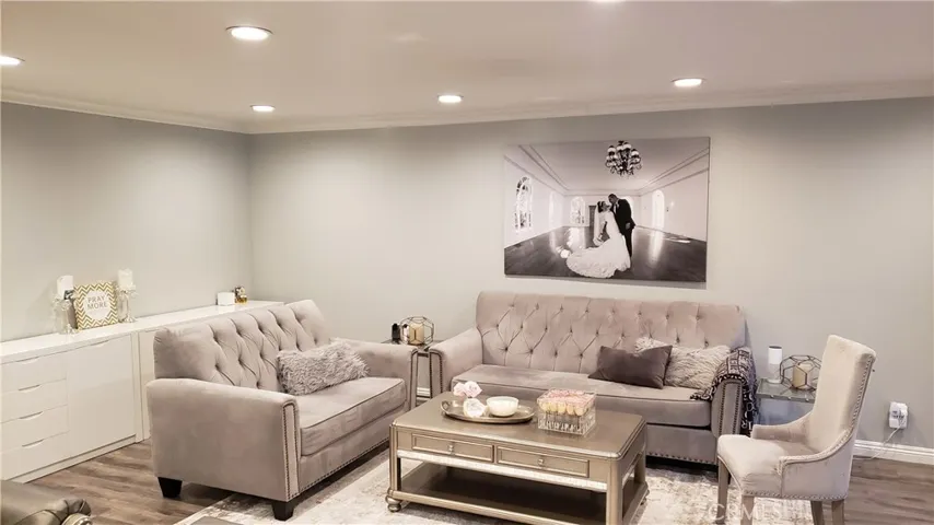 15070 Victory Boulevard 204, Van Nuys, California 91411