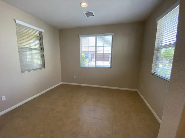Dining/Breakfast Nook