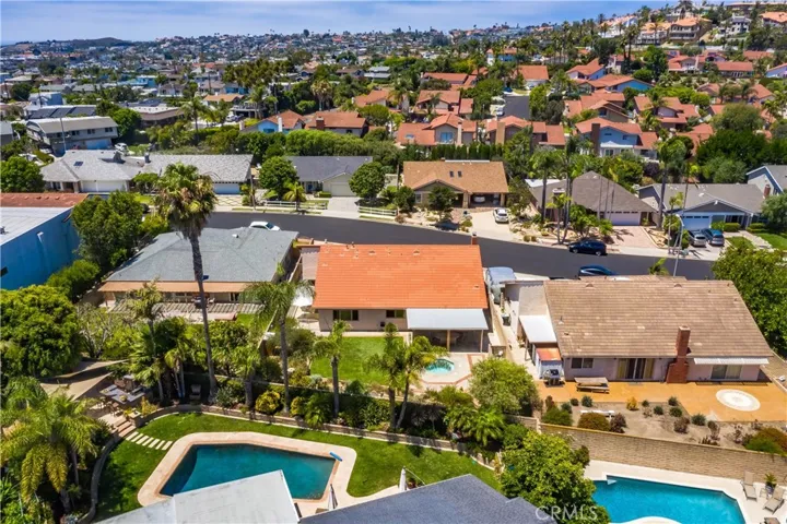 Beach-close neighborhood