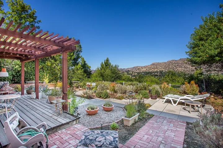 9665 Nevada Avenue, Chatsworth, California 91311