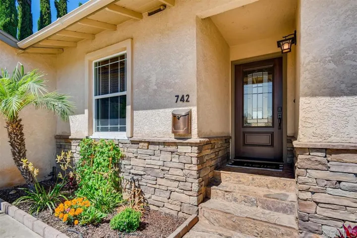 742 Waterloo Ave., El Cajon, California 92019