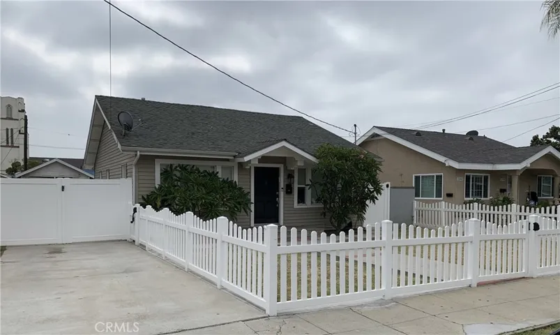 1150 N Fries Avenue, Wilmington, California 90744