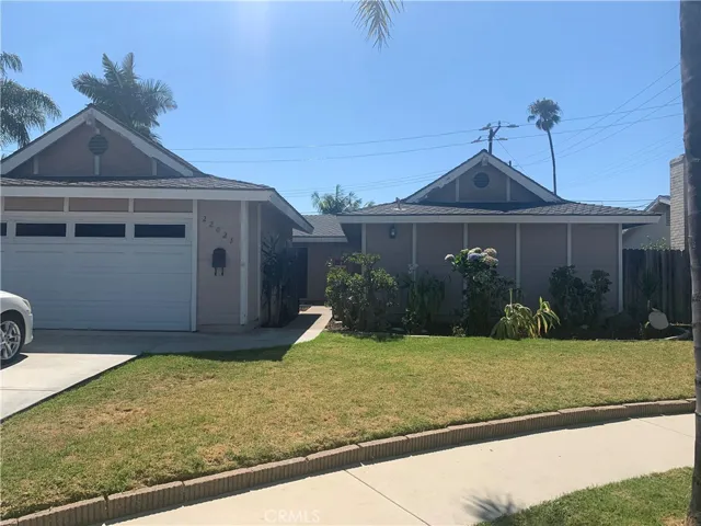 22021 Catalina Circle, Huntington Beach, California 92646