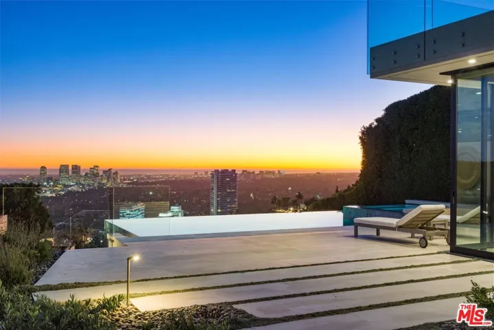 1435 Tanager Way, Los Angeles, California 90069