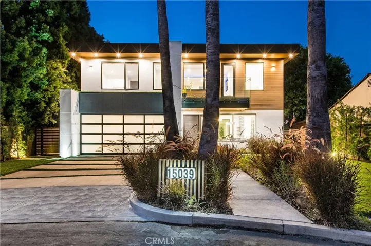15039 Hartsook Street, Sherman Oaks, California 91403