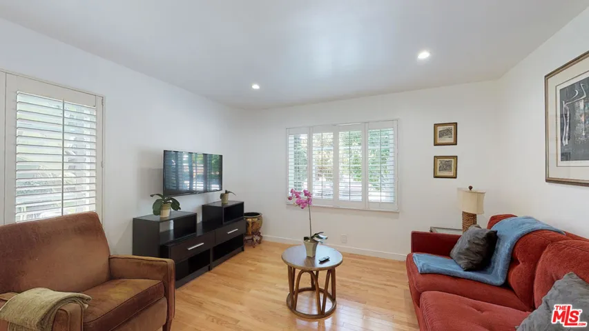 Spacious and Bright Living Room