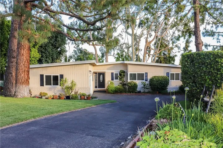 932 Crestview Drive, Pasadena, California 91107
